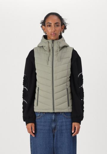 Стеганый жилет