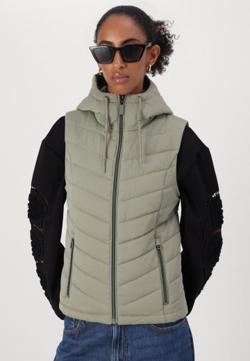 Стеганый жилет