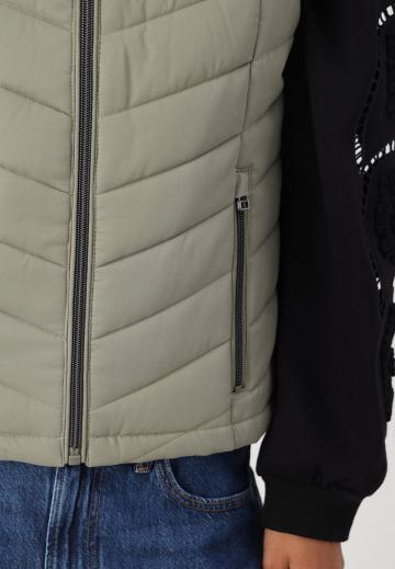 Стеганый жилет