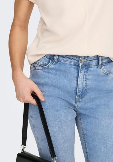 Узкие джинсы