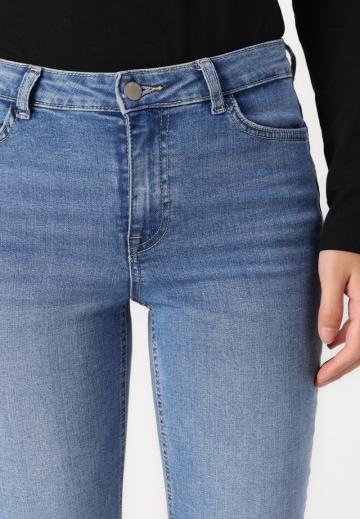 Узкие джинсы