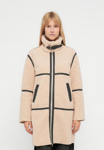 Шерстяное пальто