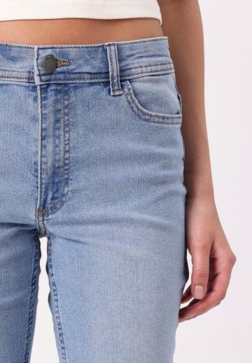 Короткие джинсы