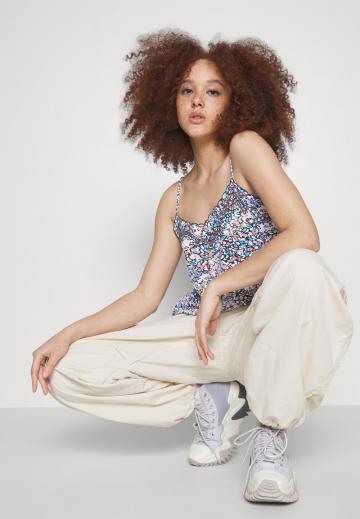 Топ на бретельках