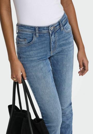 Узкие джинсы