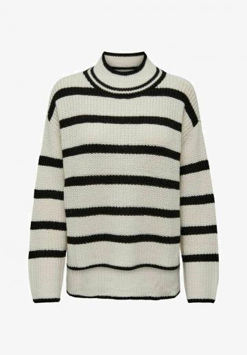 Пуловер в полоску