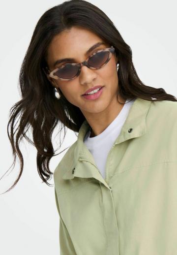 Куртка с накладнымит карманами