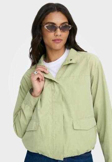 Куртка с накладнымит карманами