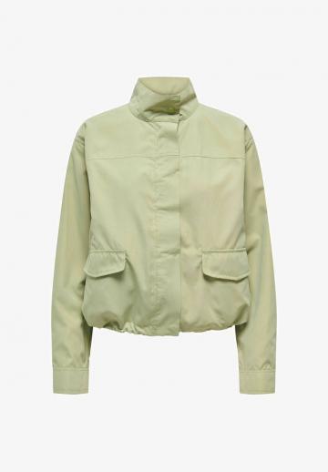 Куртка с накладнымит карманами