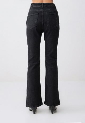 Клешеные джинсы