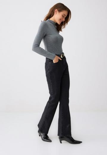 Клешеные джинсы