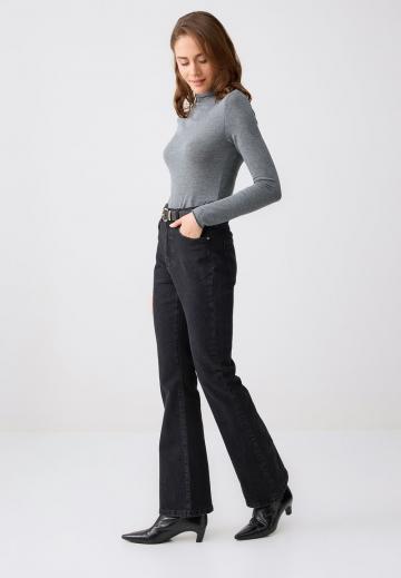 Клешеные джинсы