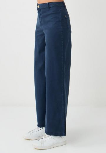 Клешеные джинсы