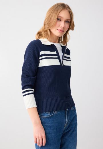 Пуловер с воротником поло