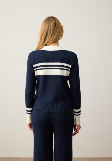 Пуловер с воротником поло