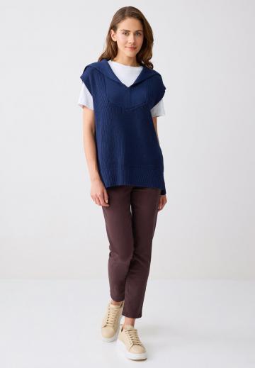 Пуловер с вырезом V