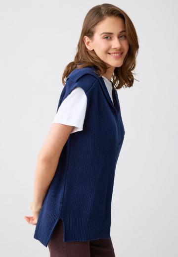 Пуловер с вырезом V