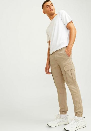 Брюки с накладными карманами