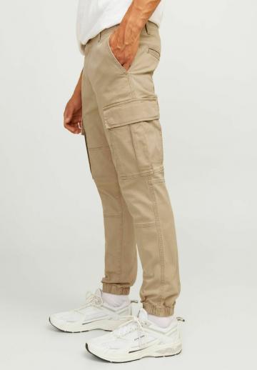 Брюки с накладными карманами