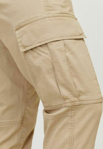 Брюки с накладными карманами