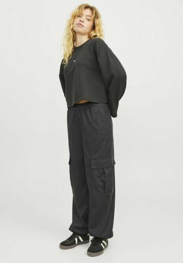 Брюки с накладными карманами