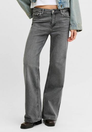Клешеные джинсы