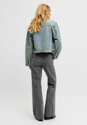 Клешеные джинсы