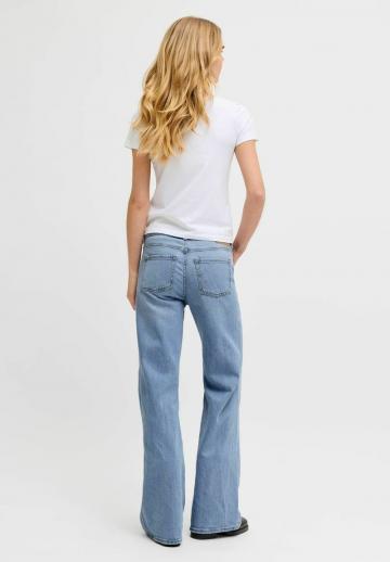 Клешеные джинсы