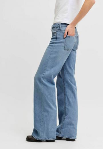 Клешеные джинсы
