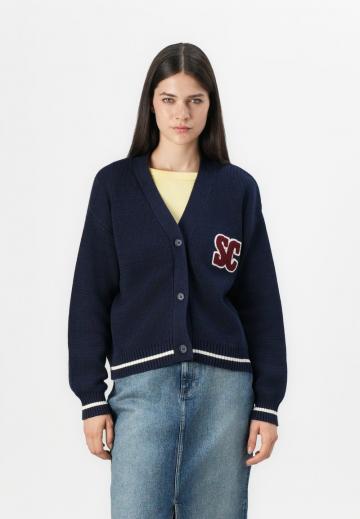 Вязаная кофта