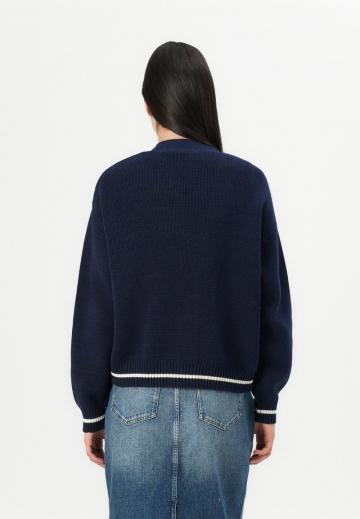 Вязаная кофта