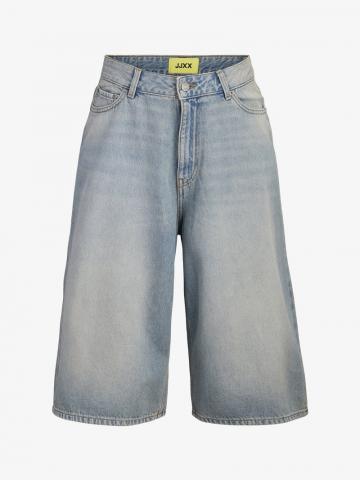 Короткие джинсы