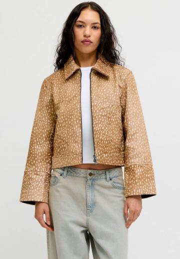 Короткая куртка