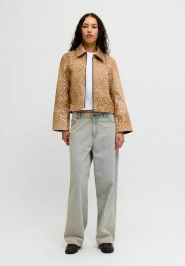 Короткая куртка