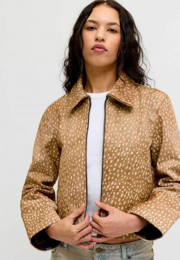 Короткая куртка