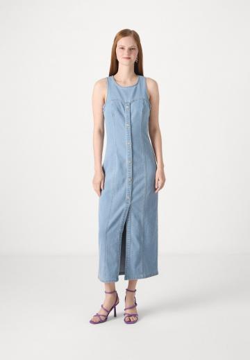 Джинсовый комбинезон