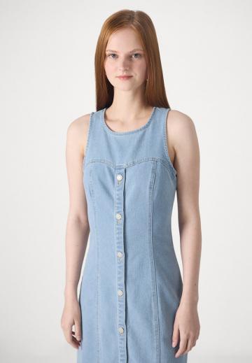 Джинсовый комбинезон