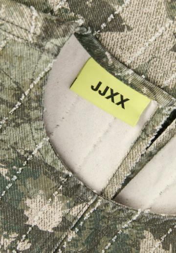 Блузка без рукавов