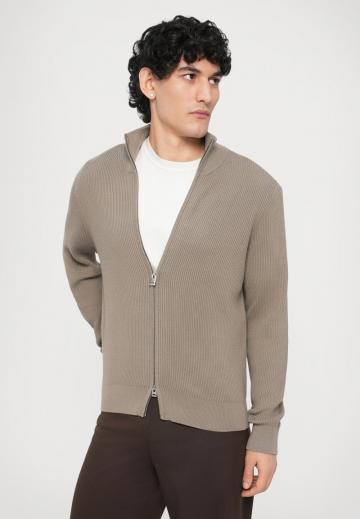 Вязаная кофта