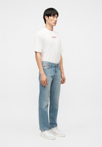 Прямые джинсы