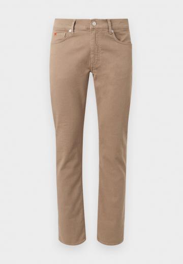 Узкие джинсы