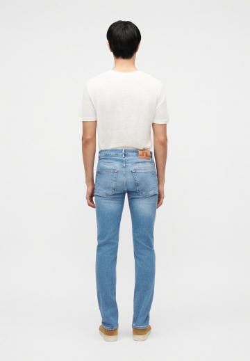 Узкие джинсы