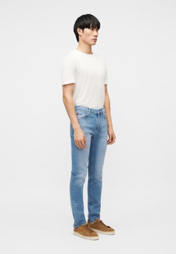 Узкие джинсы