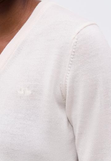 Пуловер с вырезом V