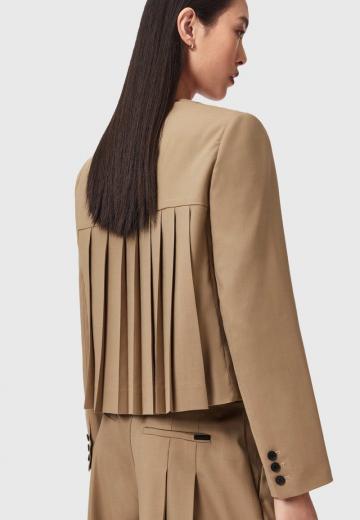 Блейзер с накладными карманами