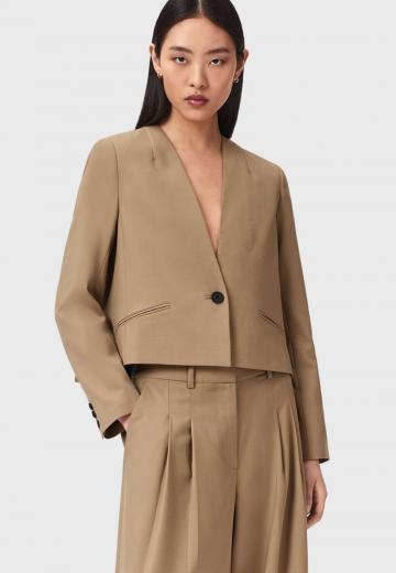 Блейзер с накладными карманами