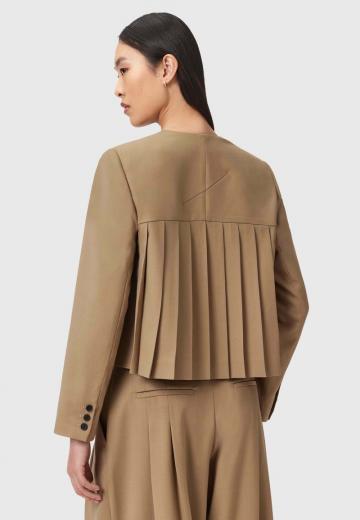 Блейзер с накладными карманами