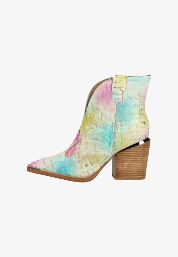 Полусапожки на высоком каблуке