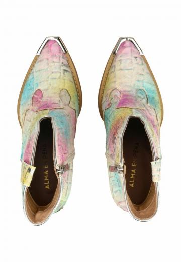 Полусапожки на высоком каблуке