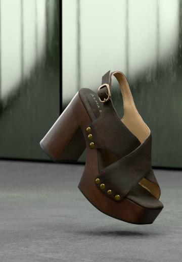 Босоножки на каблуке